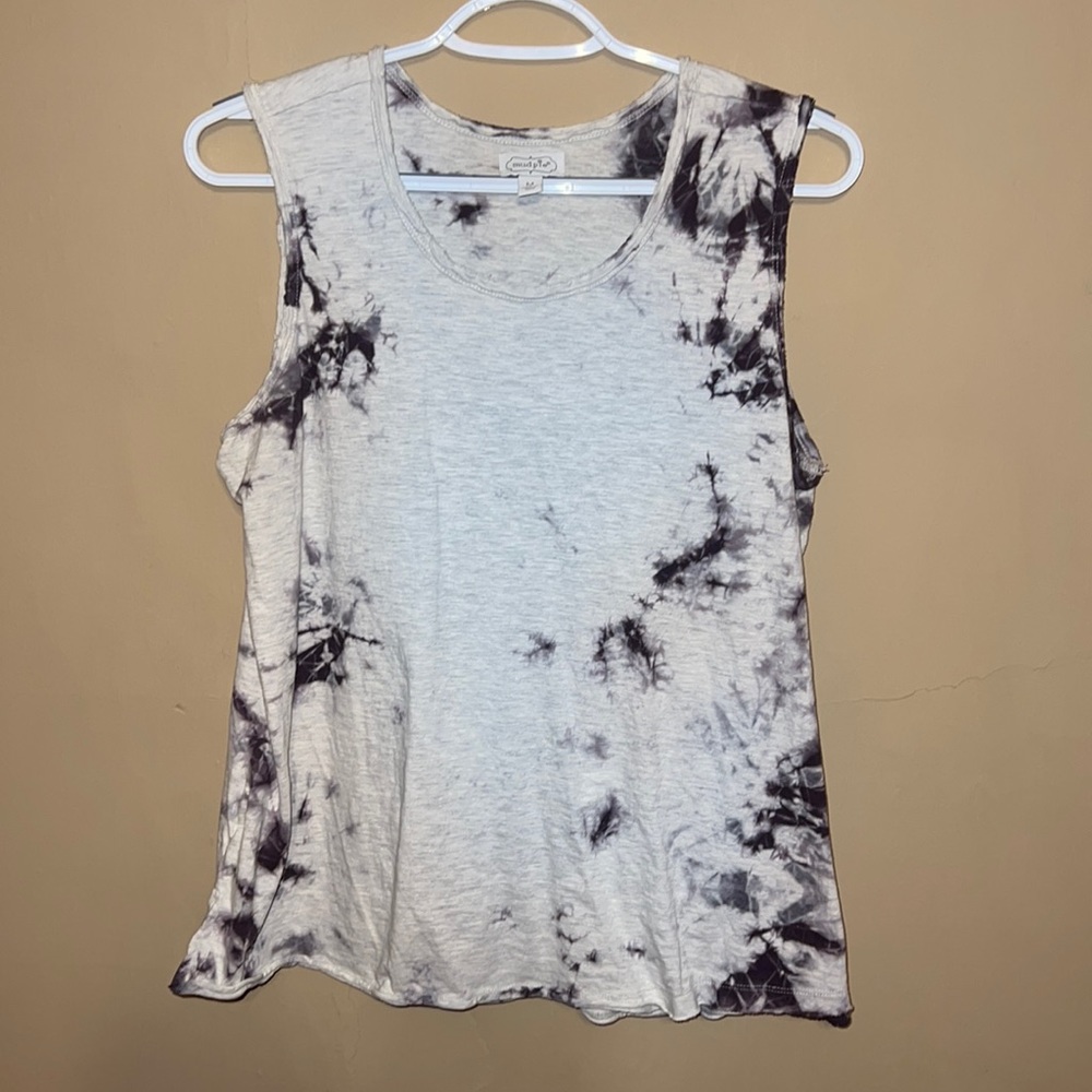 Black and light gray tie dye tank